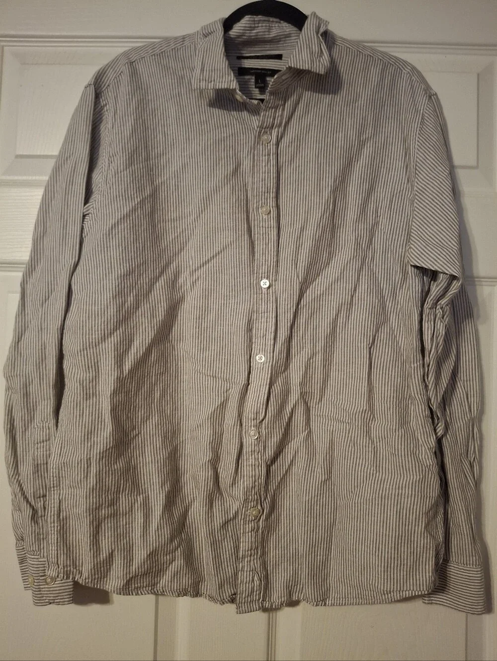 Banana Republic Men's Light Gray & White Striped Button-Up Shirt